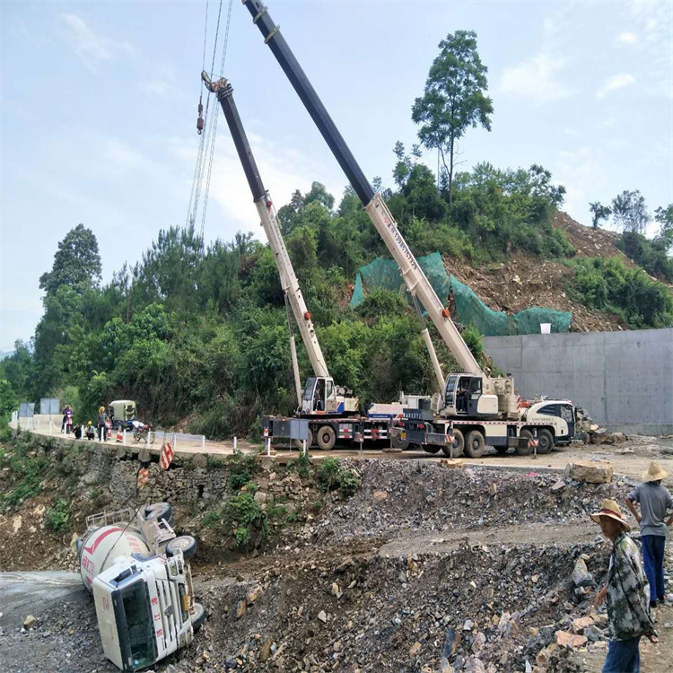 徐闻汽车掉沟里叫吊车救援要多少钱